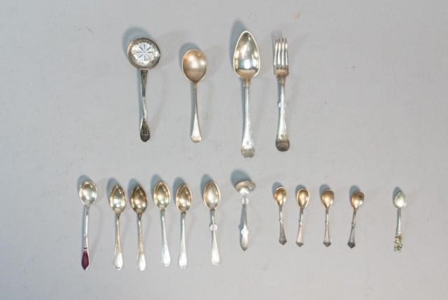 SILVER FLATWARE GROUPING16 pieces