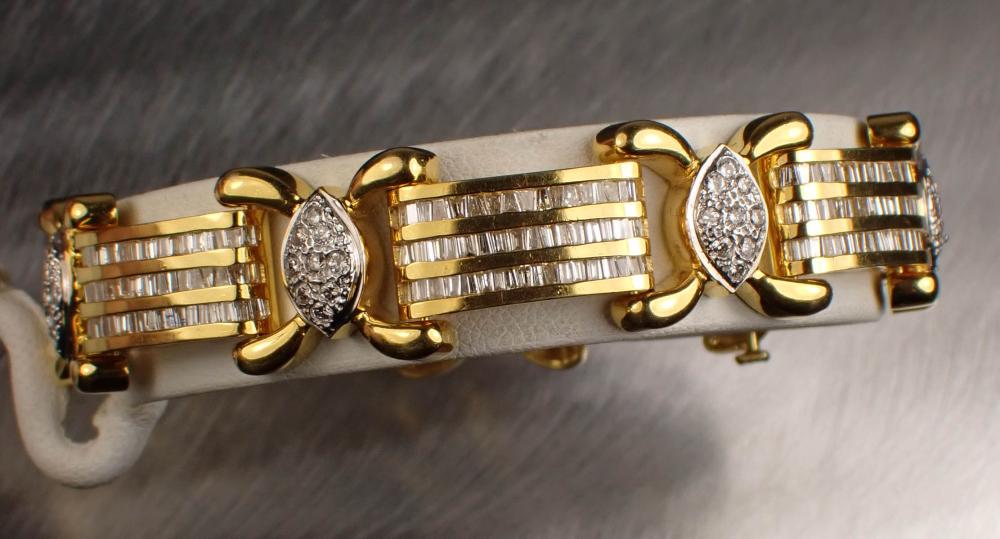 DIAMOND AND TWO-TONE GOLD BRACELETDIAMOND