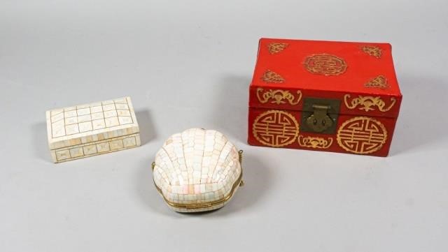 GROUPING OF JEWELRY BOXES AND BAGLot 3407c2