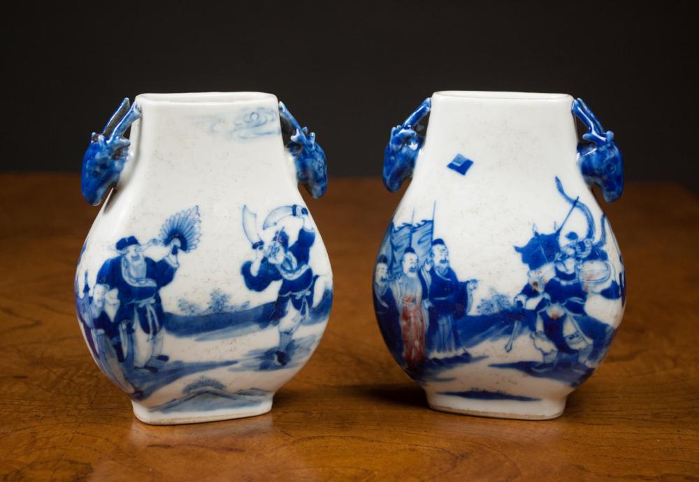 PAIR OF CHINESE BLUE AND WHITE 33e16c