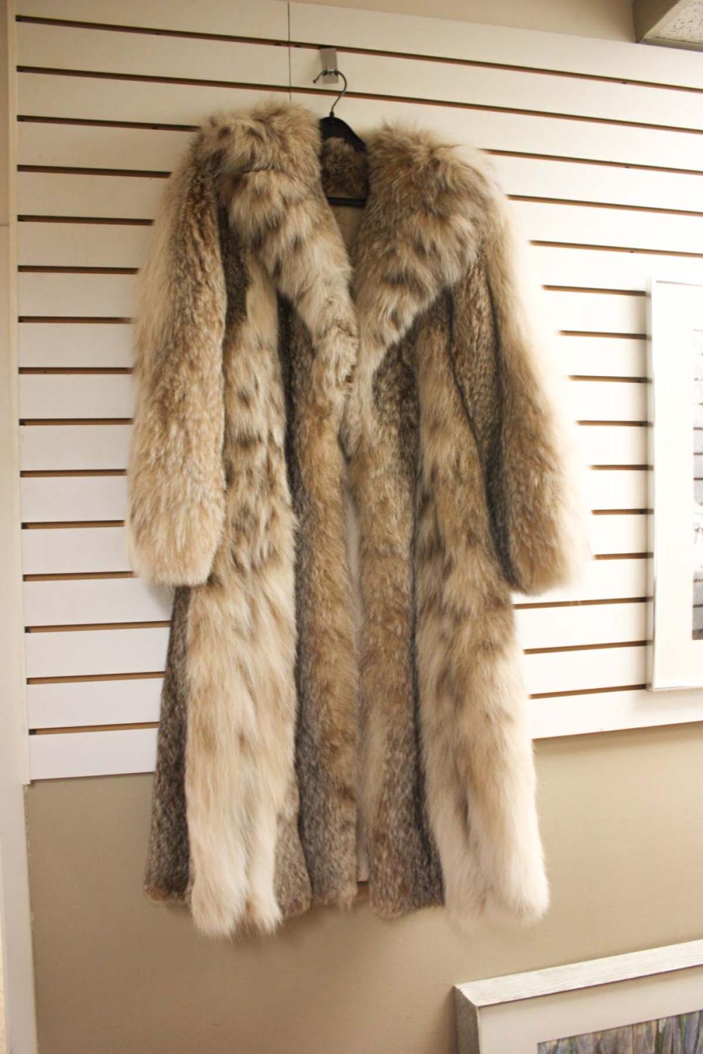 LADY'S LONG CANADIAN LYNX FUR COAT,