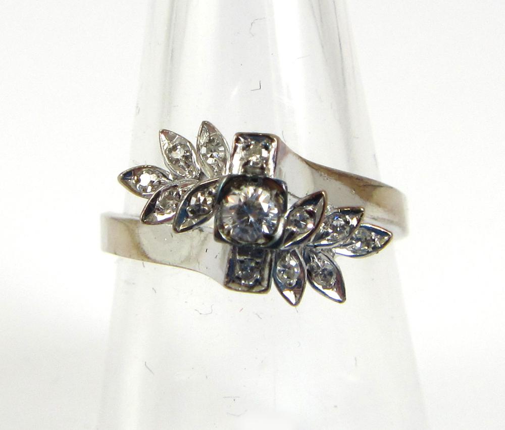 WHITE SPINEL DIAMOND AND EIGHTEEN 33e192