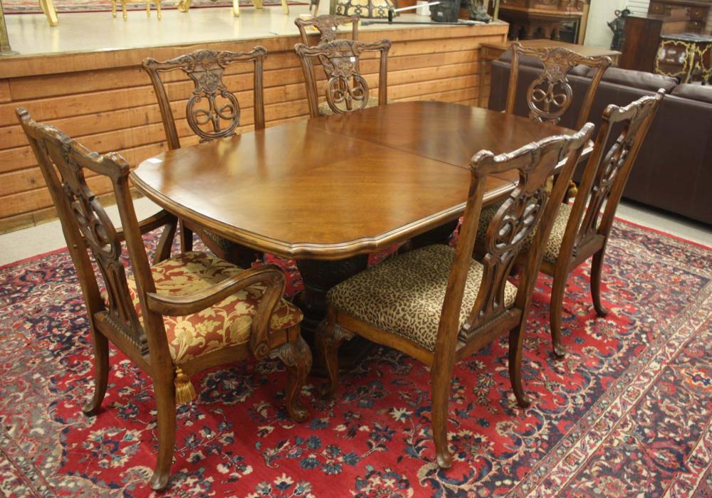 GEORGE II STYLE DINING TABLE AND 33e1e2