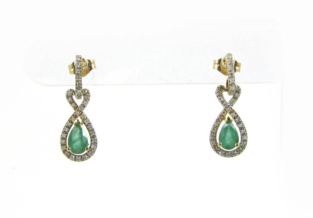 PAIR OF EMERALD AND DIAMOND DANGLE 33e2e0