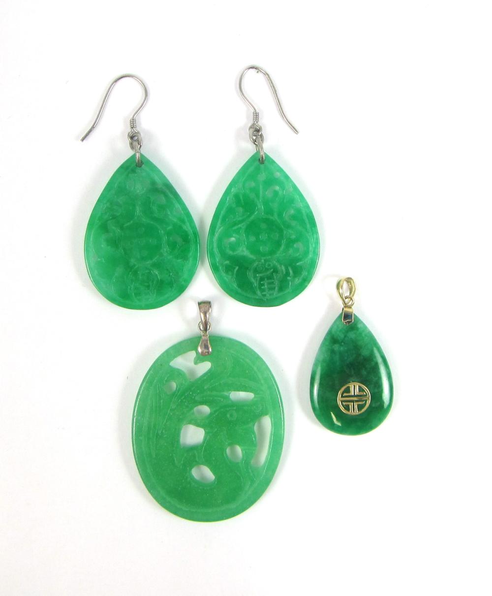 THREE ARTICLES OF GREEN JADE JEWELRY  33e2f7