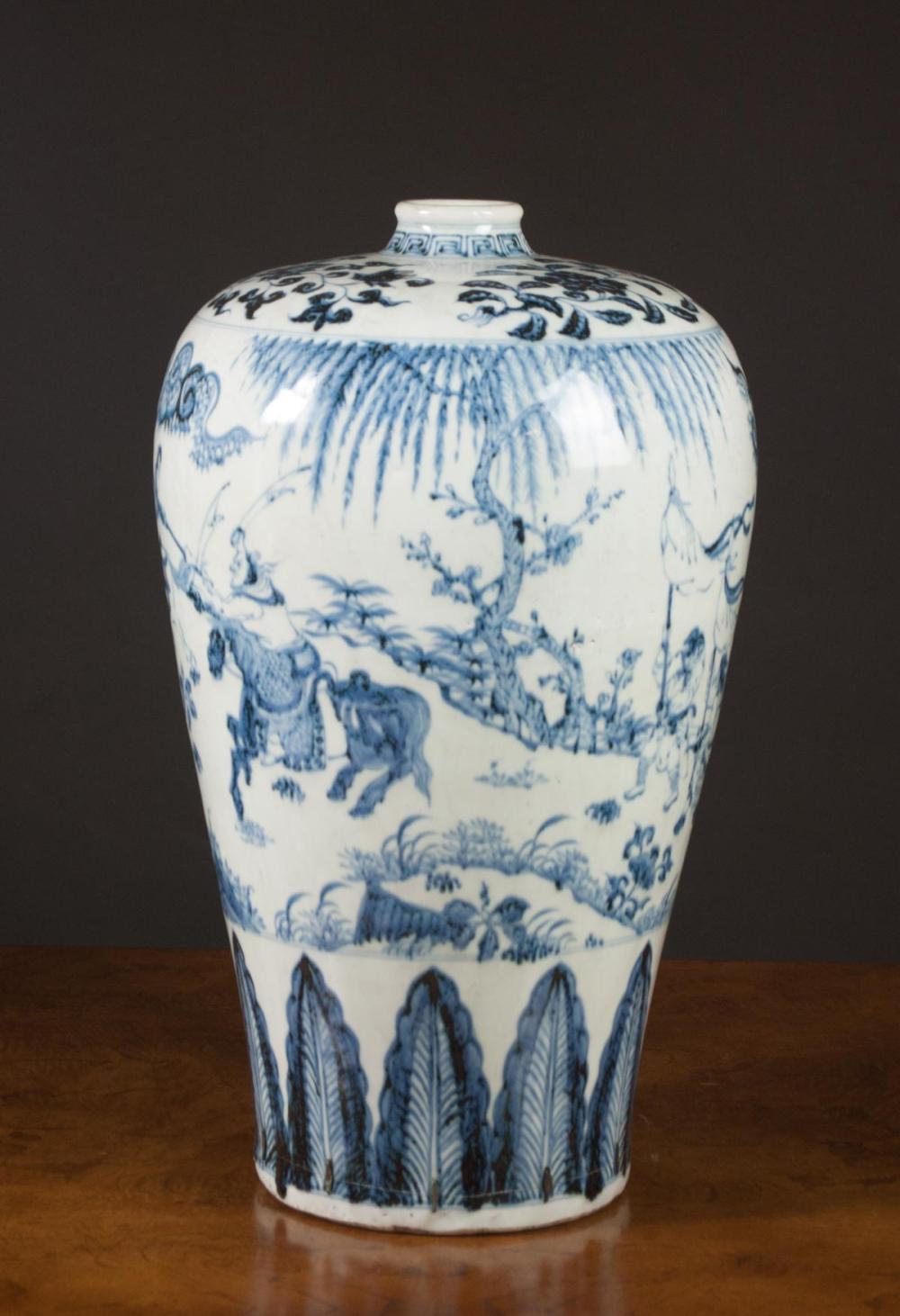 CHINESE BLUE AND WHITE PORCELAIN