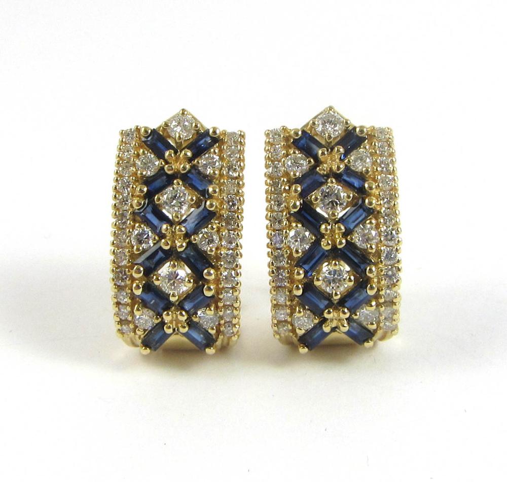 PAIR OF DIAMOND AND SAPPHIRE EARRINGS  33e37d