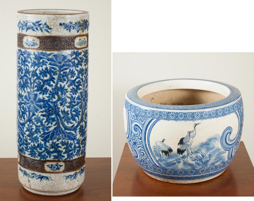 TWO CHINESE BLUE UNDERGLAZE PORCELAIN 33e3fb