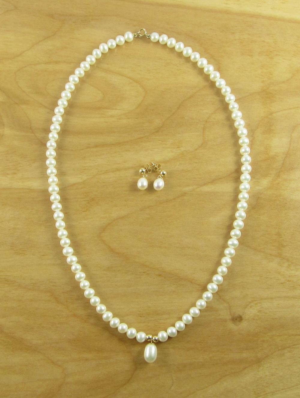PEARL AND YELLOW GOLD NECKLACE