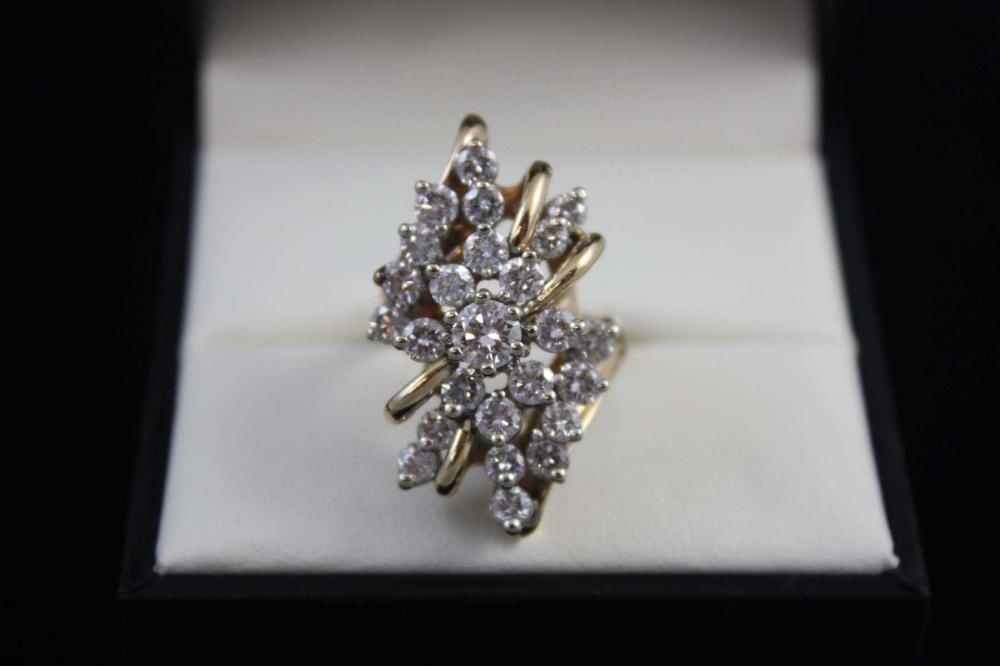 DIAMOND AND FOURTEEN KARAT GOLD 33e483