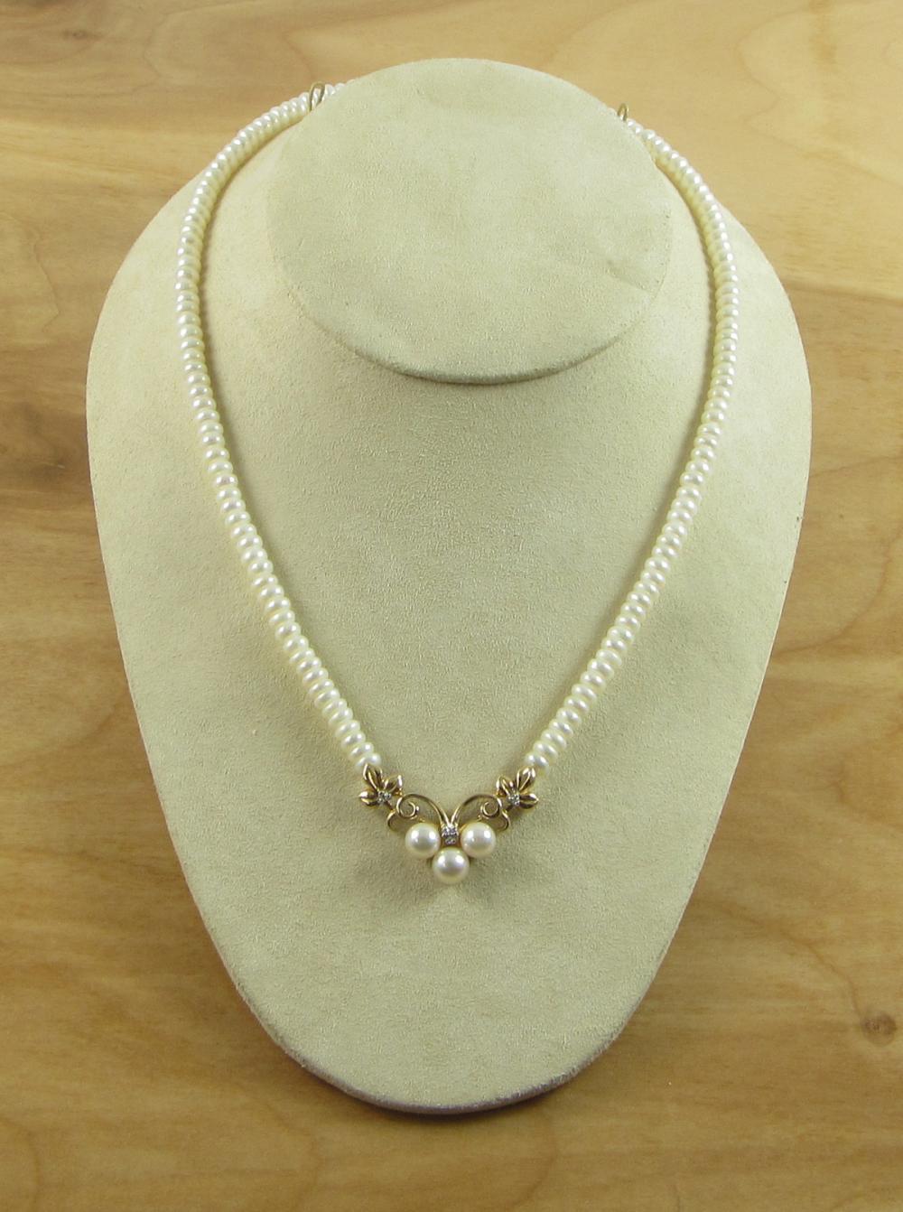PEARL AND FOURTEEN KARAT GOLD NECKLACE  33e51d