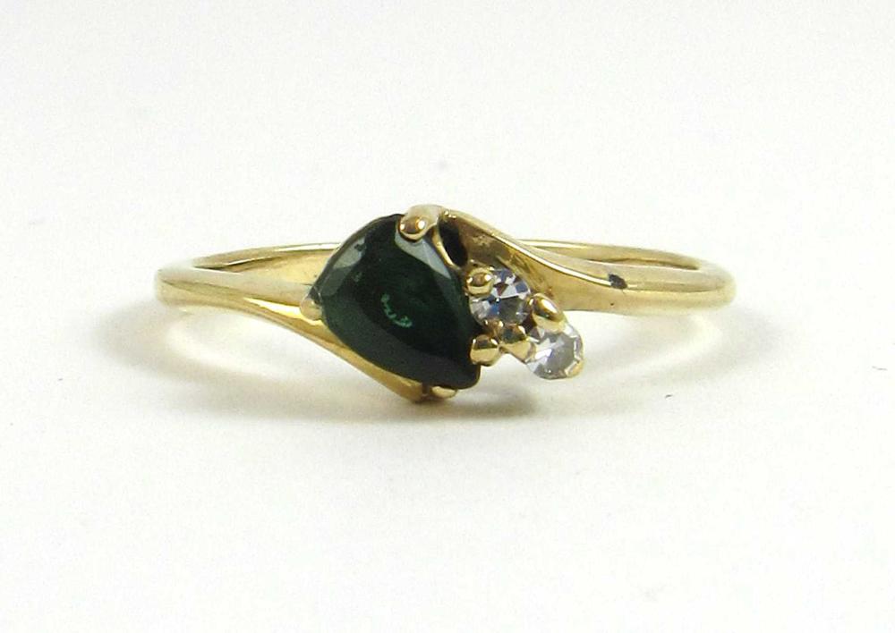 DIAMOND AND GREEN TOURMALINE RINGDIAMOND