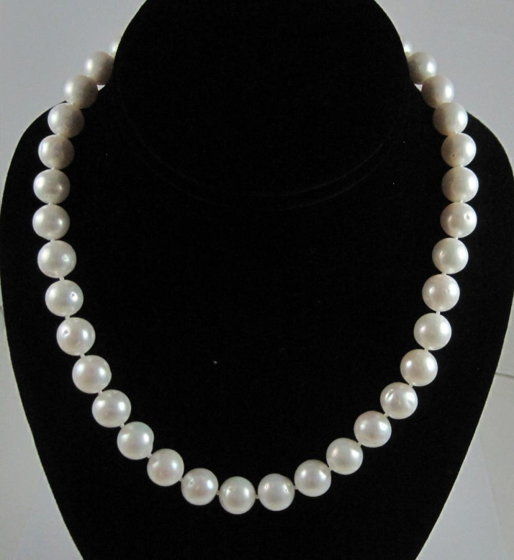 PEARL NECKLACEPEARL NECKLACE Round