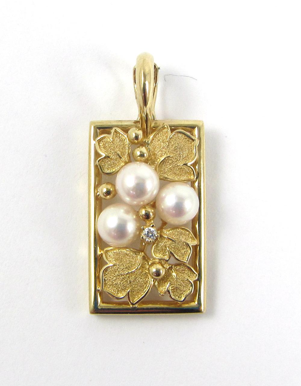 PEARL AND DIAMOND PENDANTPEARL 33e561