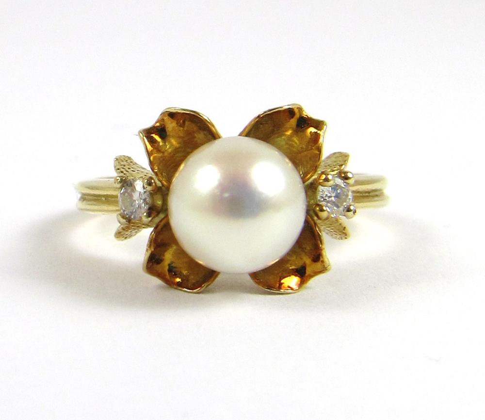 PEARL AND DIAMONDS RINGPEARL AND