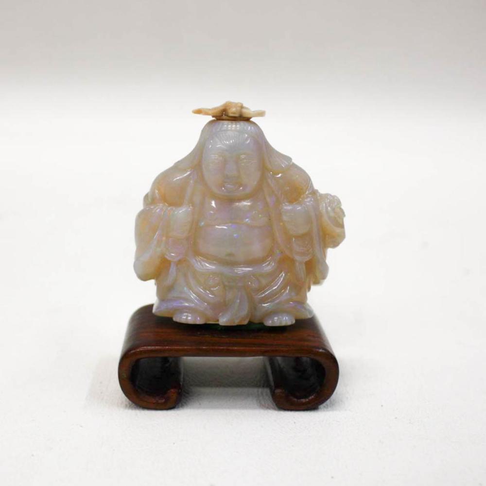 CHINESE CARVED OPAL FIGURAL SNUFF 33e5b3
