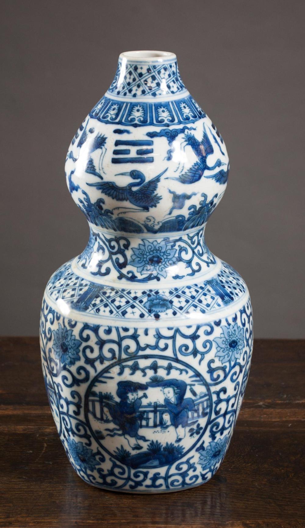 CHINESE MING STYLE BLUE AND WHITE