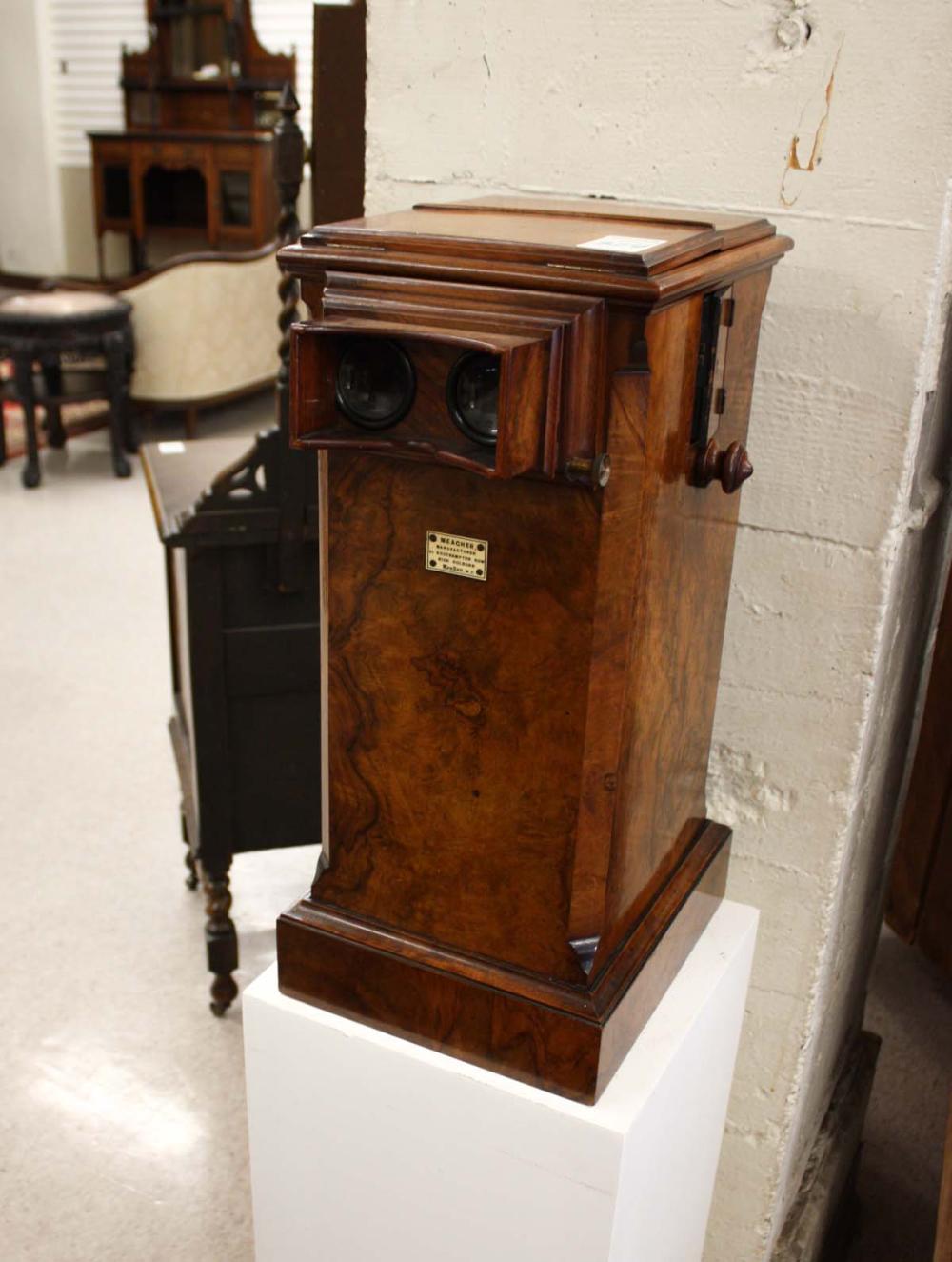 VICTORIAN BURL WALNUT TABLE MODEL 33e6bc