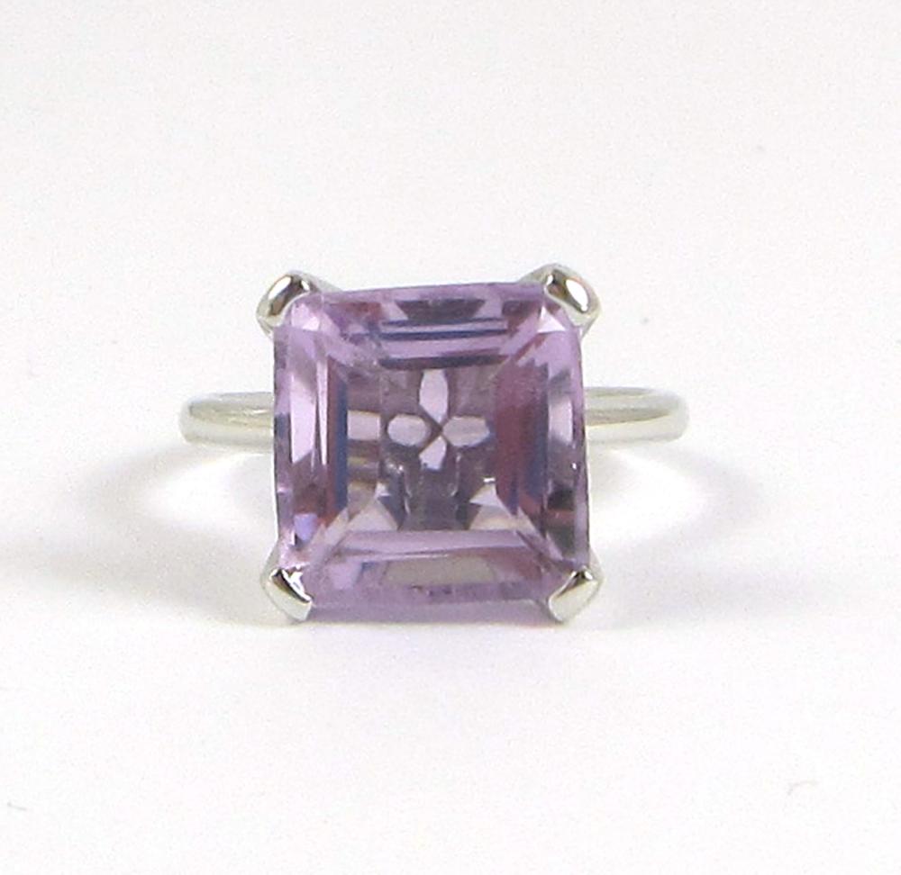 AMETHYST AND FOURTEEN KARAT WHITE 33e6fd