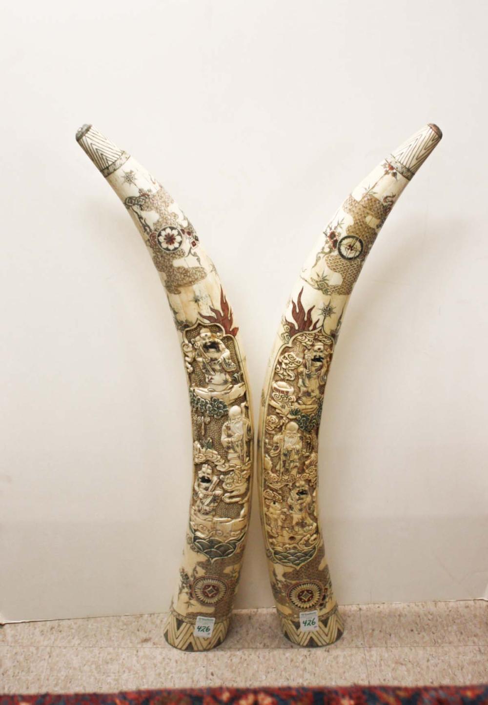 PAIR OF CARVED AND SCRIMSHAW DECORATED 33e725