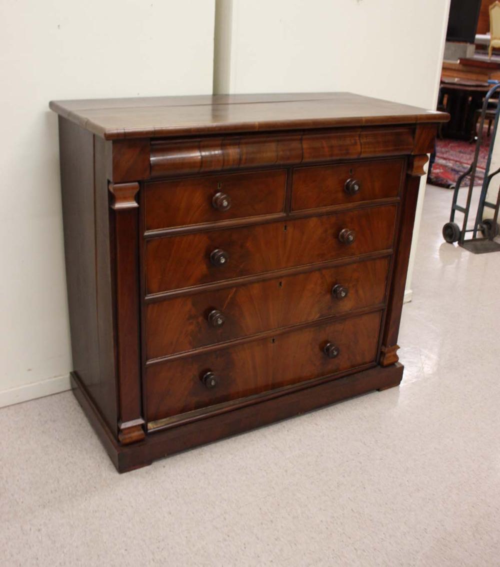 VICTORIAN MAHOGANY CHEST OF DRAWERS  33e791
