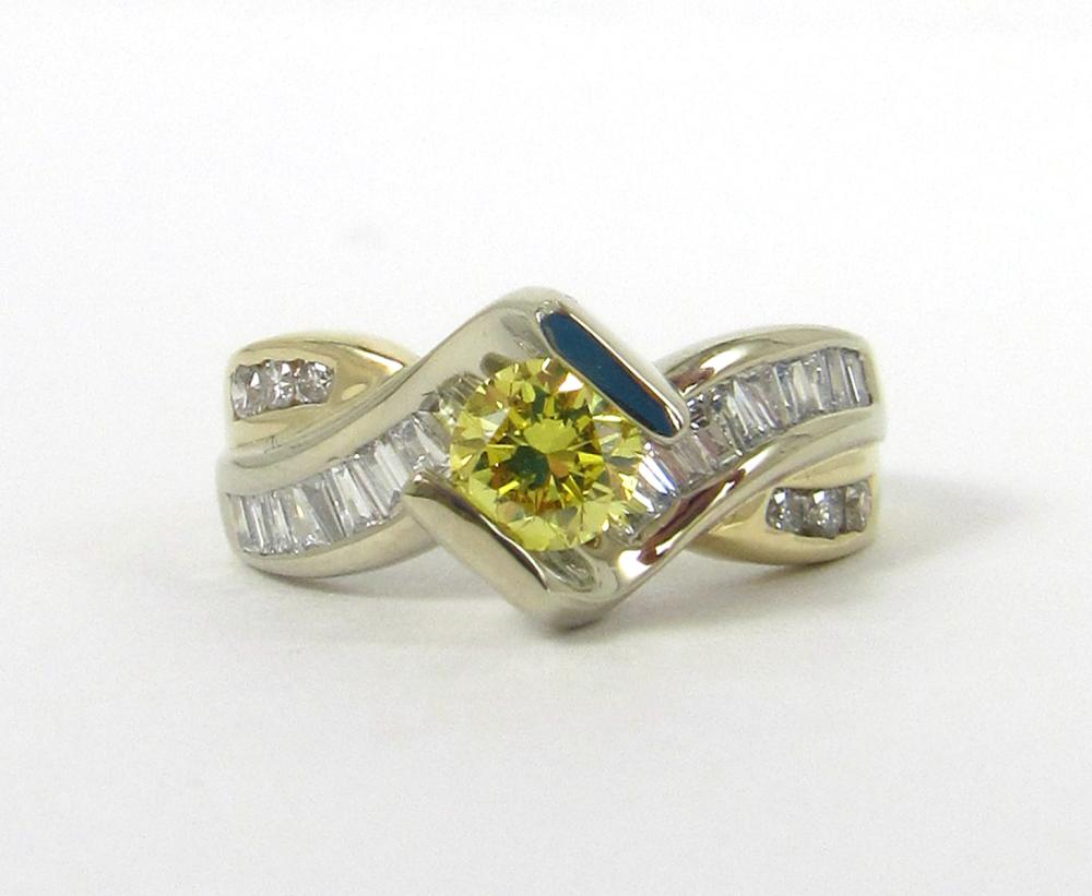 FANCY YELLOW DIAMOND AND FOURTEEN 33e81c