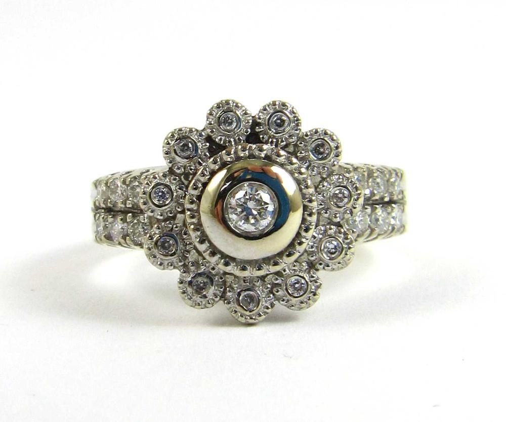 DIAMOND FLOWER-FORM RING ROUND