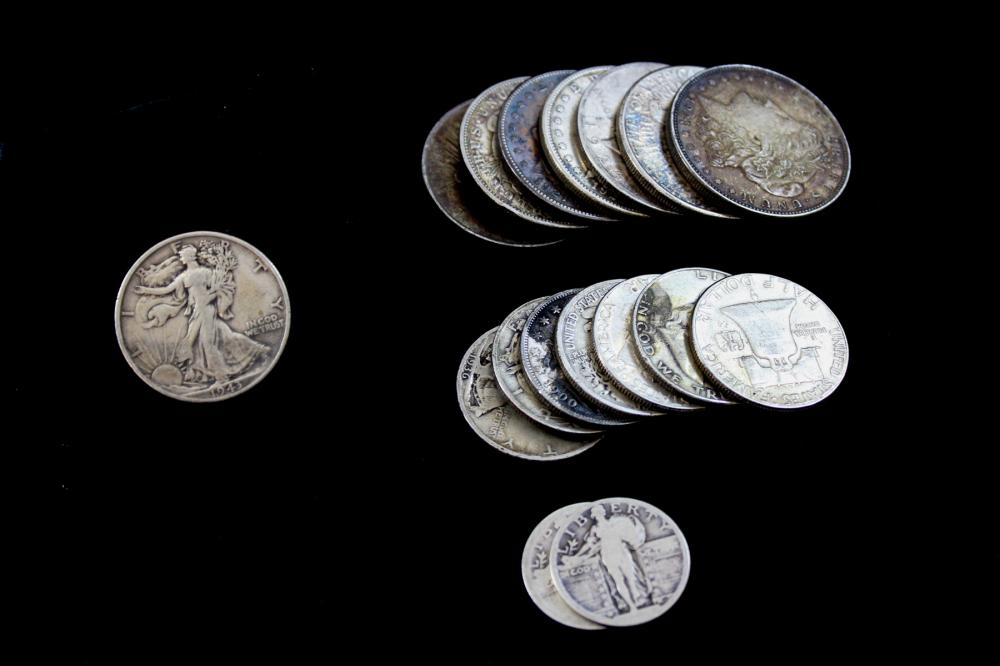 SEVENTEEN U.S. SILVER COINS: 4