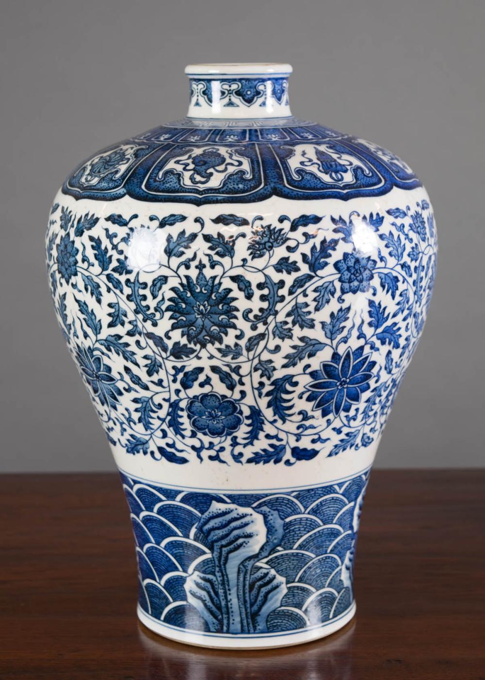 CHINESE BLUE AND WHITE PORCELAIN