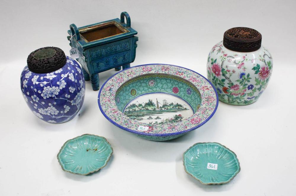 SIX CHINESE TABLEWARE ITEMS COMPRISED 33e8b7