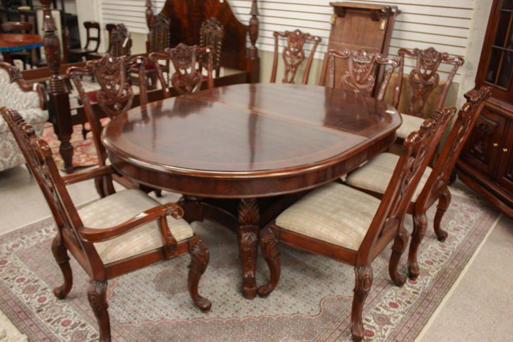 QUEEN ANNE STYLE MAHOGANY DINING