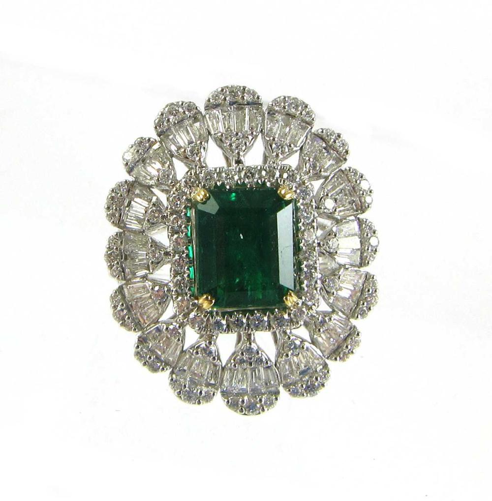 EMERALD AND DIAMOND COCKTAIL RING 33e921