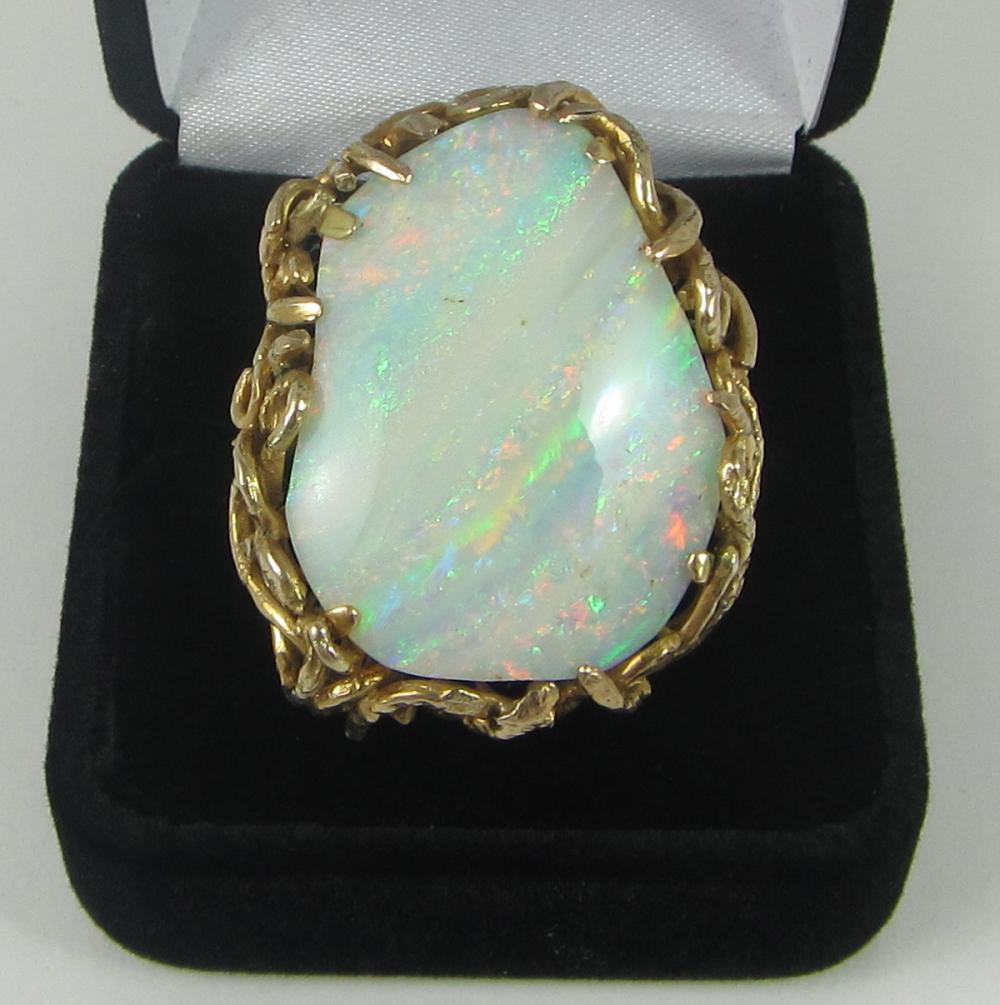 OPAL FOURTEEN KARAT YELLOW GOLD 33e91d