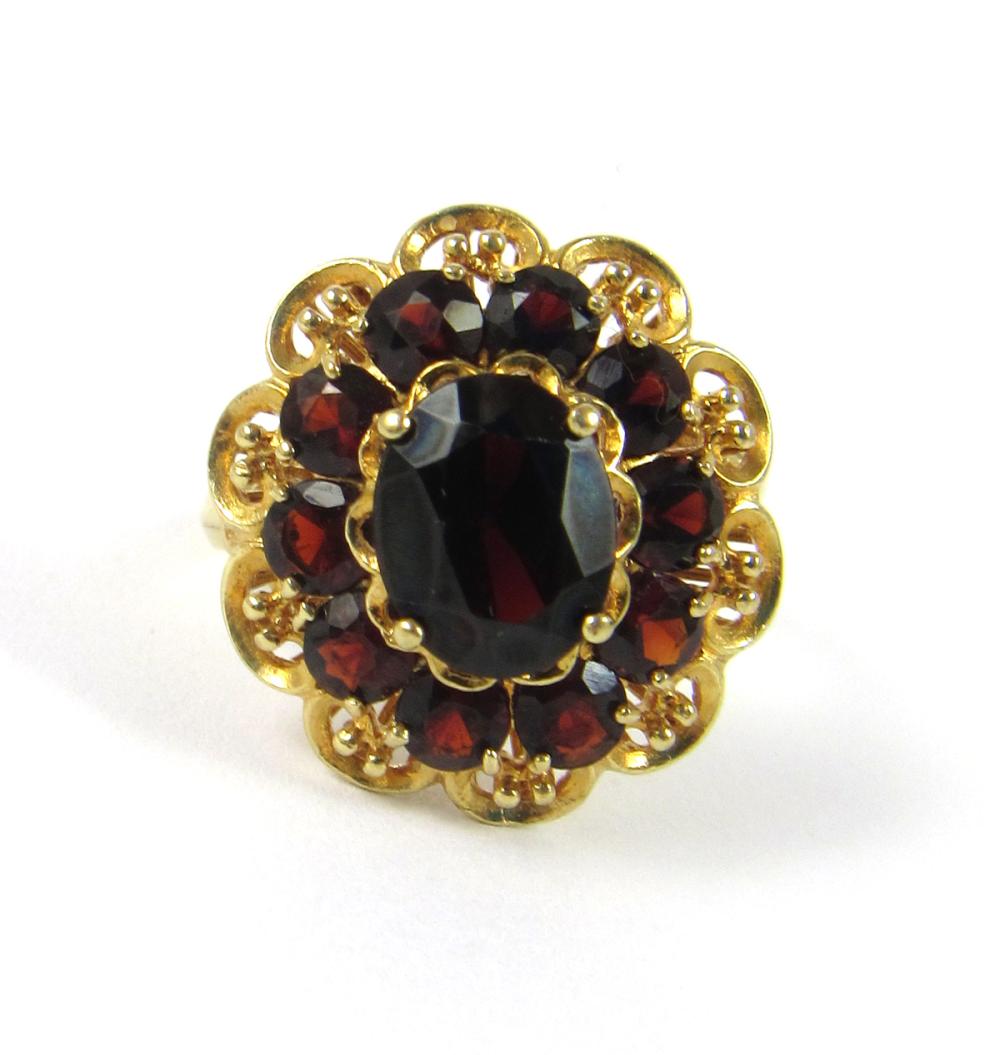 GARNET AND EIGHTEEN KARAT GOLD 33e937