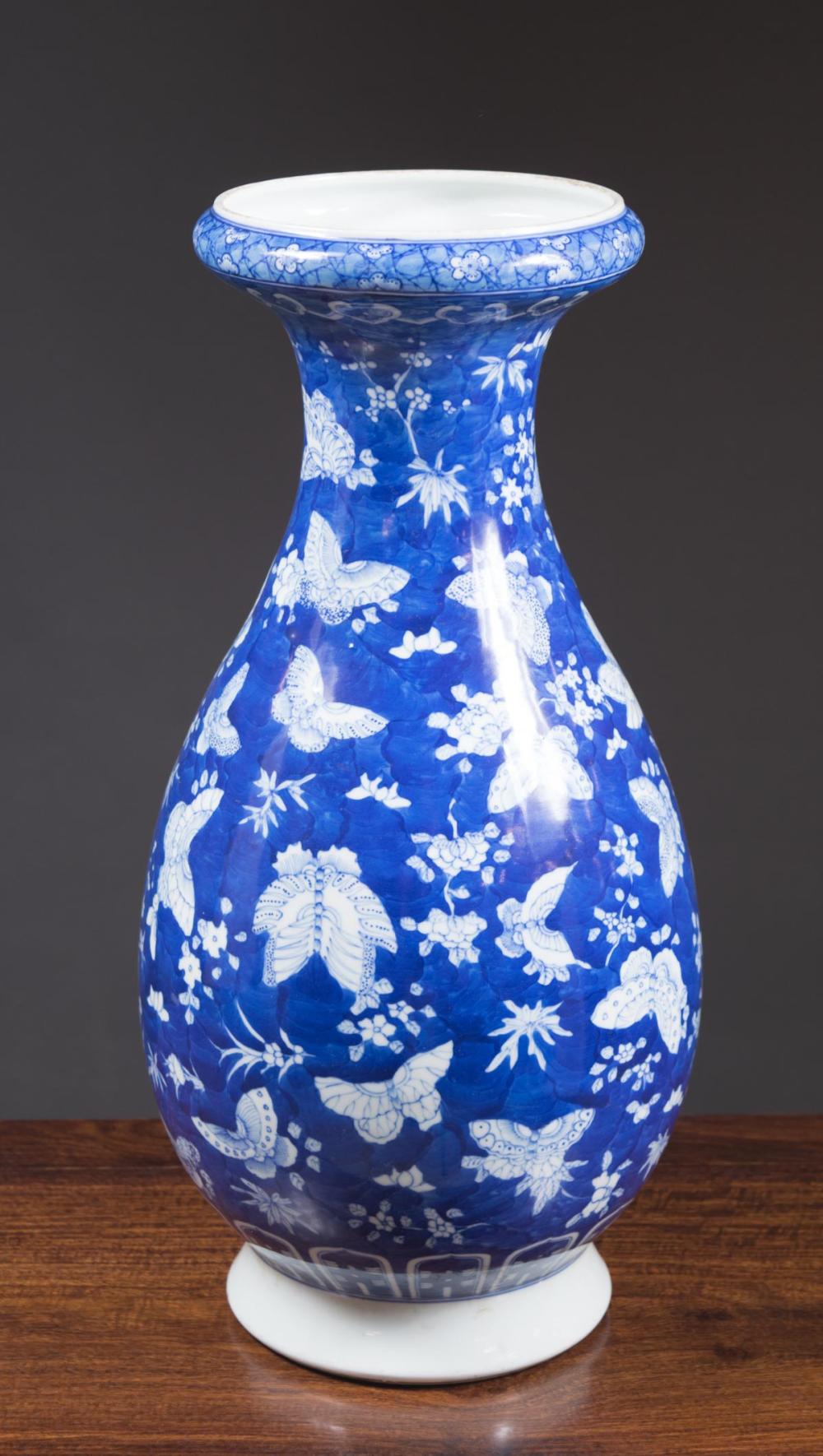 CHINESE BLUE AND WHITE PORCELAIN 33e966