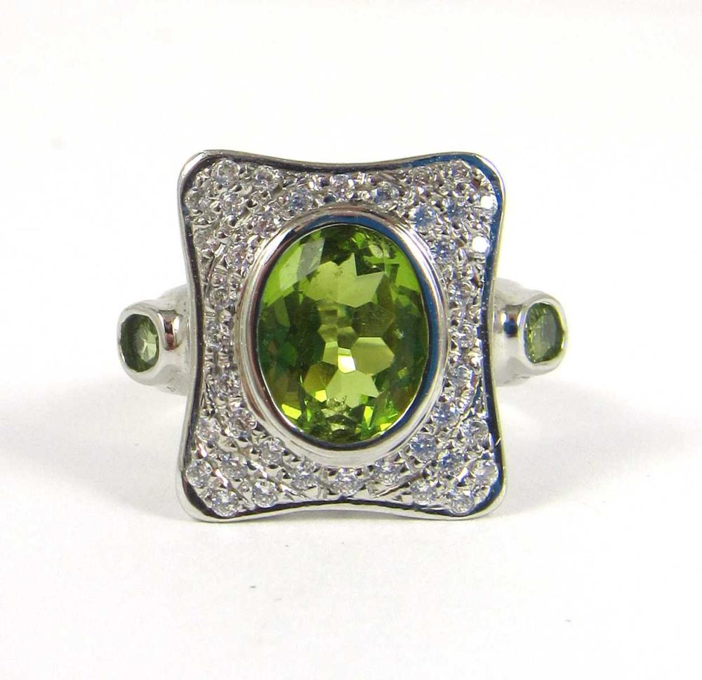 PERIDOT AND FOURTEEN KARAT WHITE 33e9d5