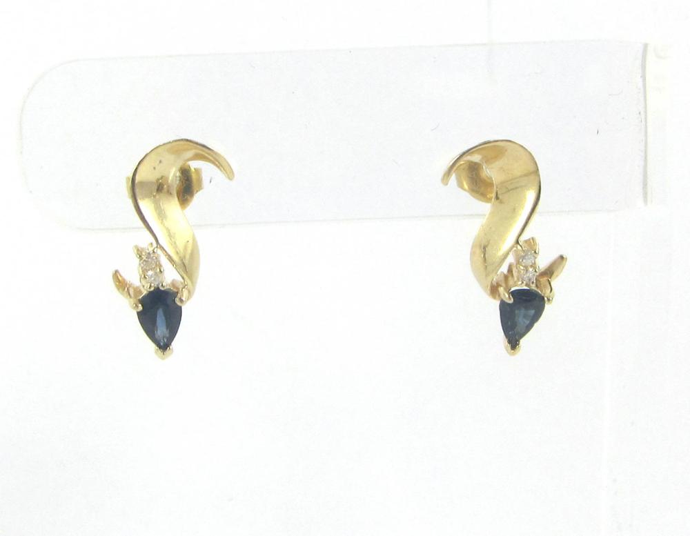 PAIR OF SAPPHIRE AND DIAMOND EARRINGS,