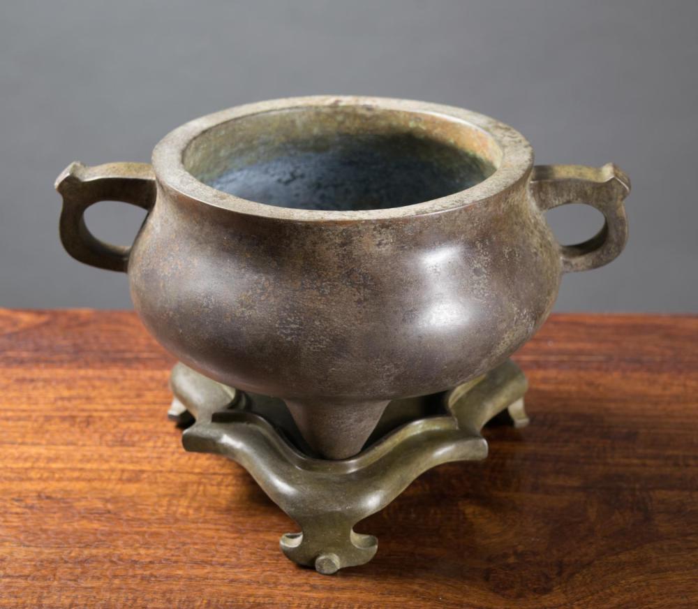 CHINESE BRONZE FOOTED CENSER ON