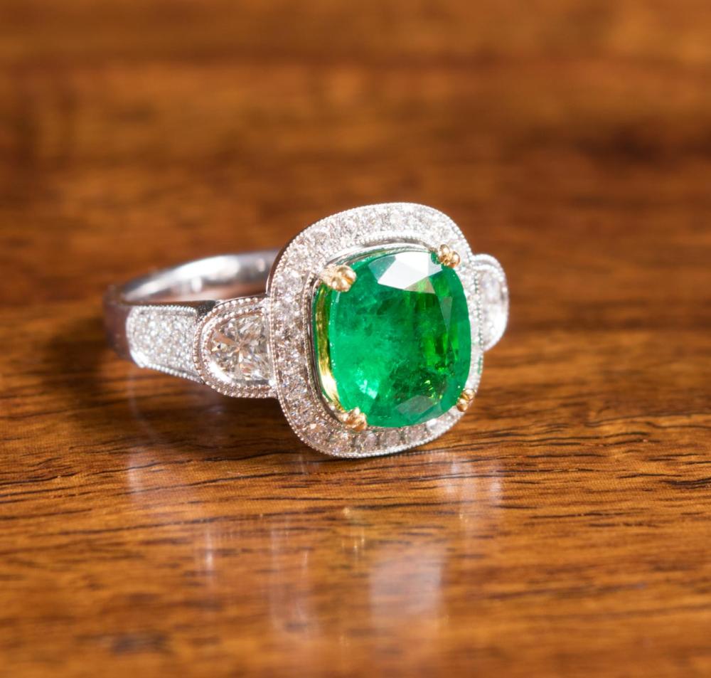 EMERALD DIAMOND AND EIGHTEEN KARAT 33ea55