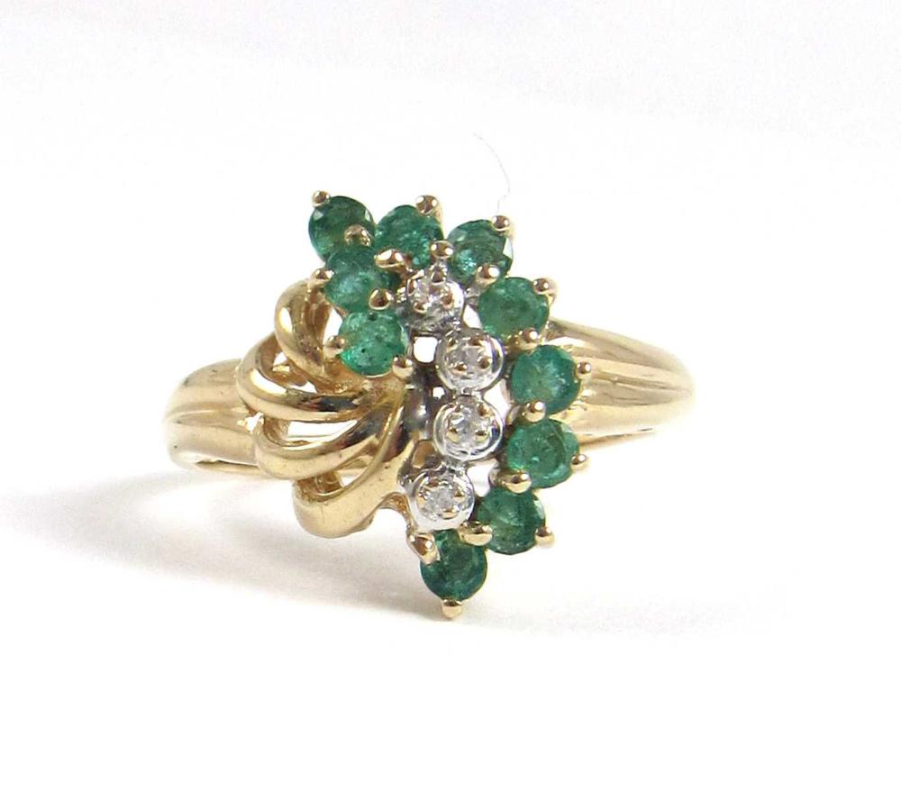 EMERALD AND DIAMOND CLUSTER RING 33ea56