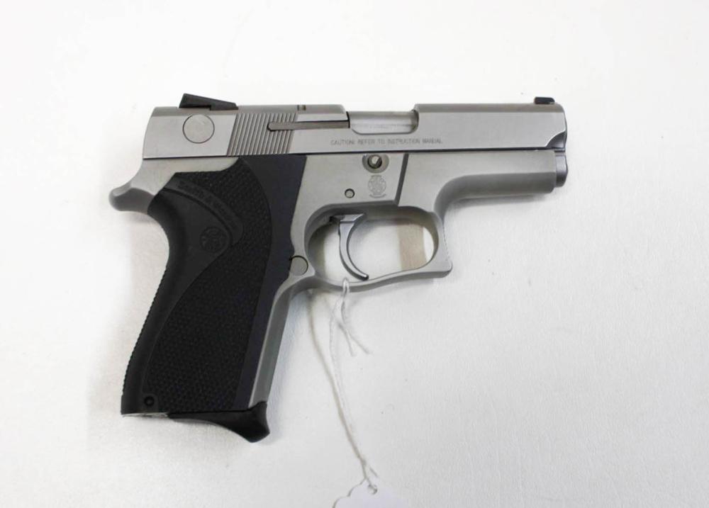 SMITH AND WESSON MODEL 6946 DOUBLE ACTION