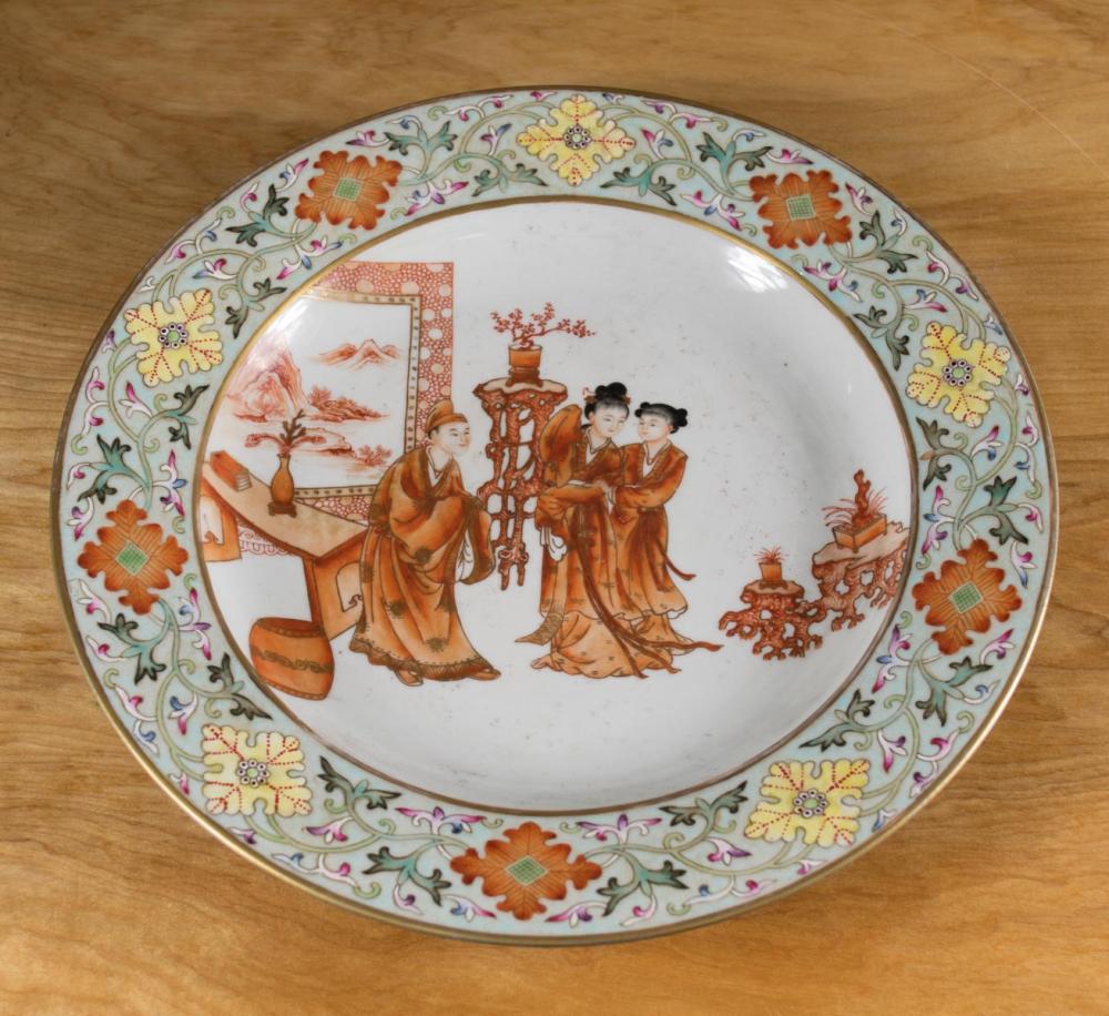 CHINESE PORCELAIN PLATE FEATURING 33eb45