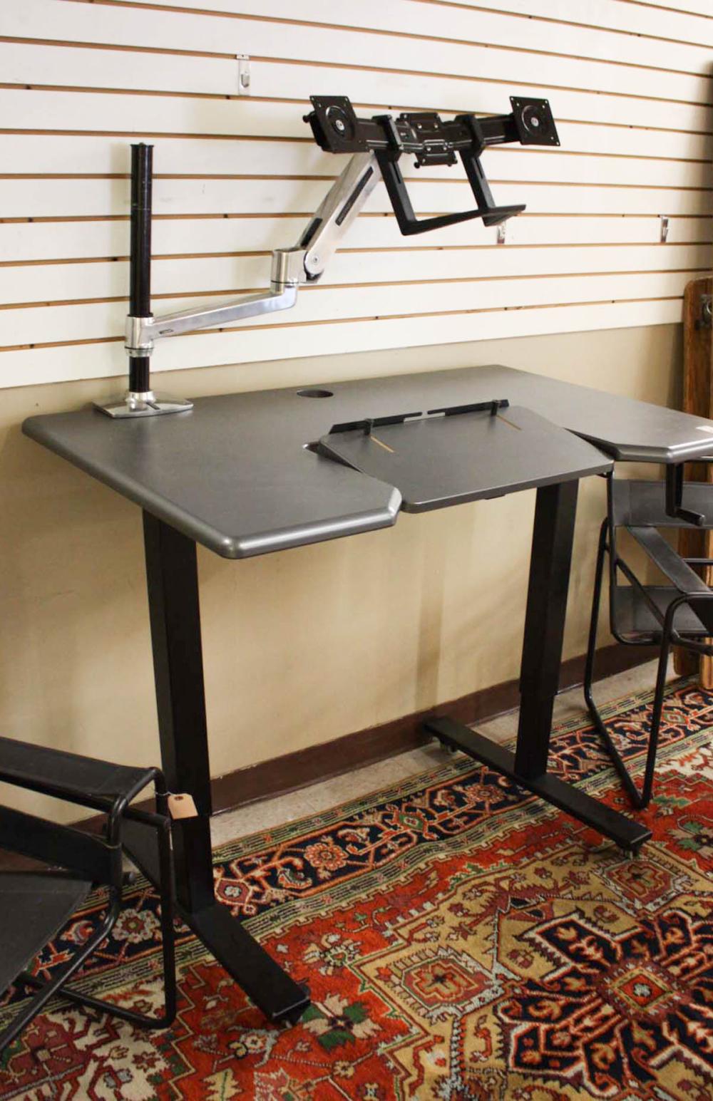 A CONTEMPORARY STANDING DESK WITH 33eb5c