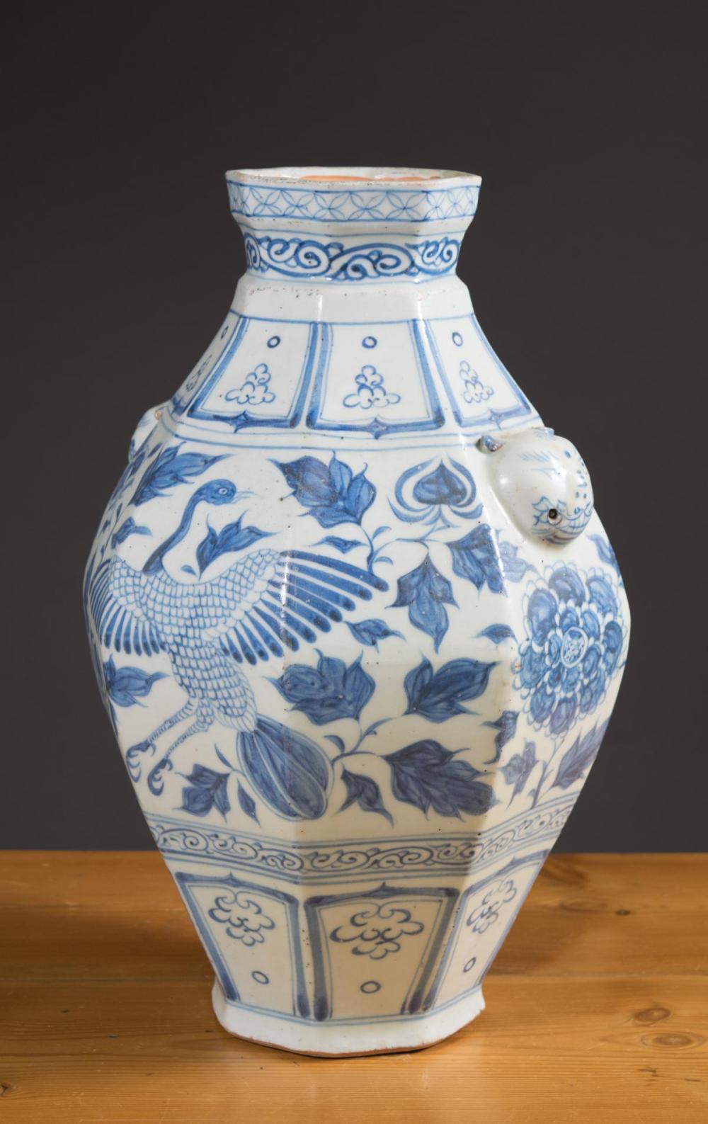 CHINESE BLUE AND WHITE POTTERY