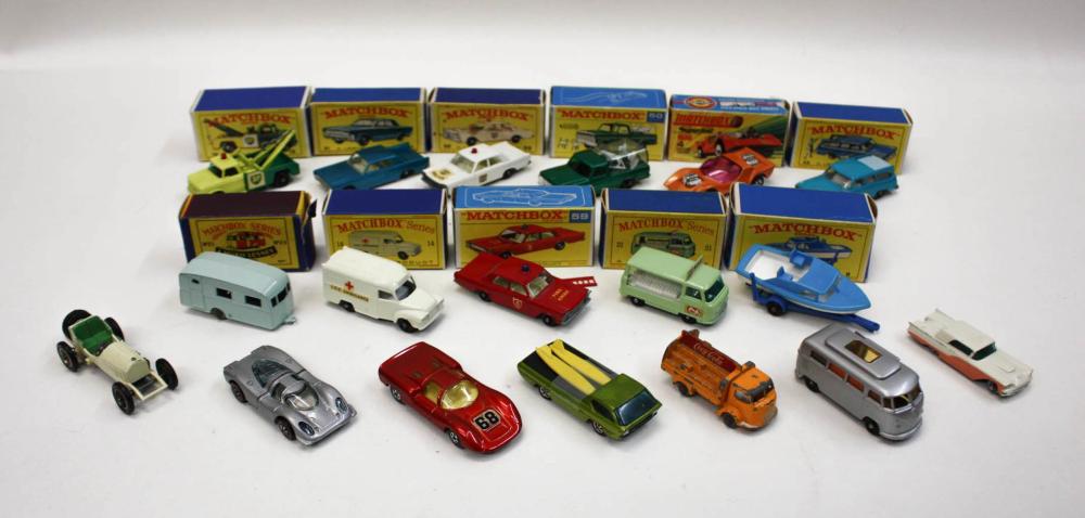 COLLECTION OF 18 TOY CARS INCLUDING: