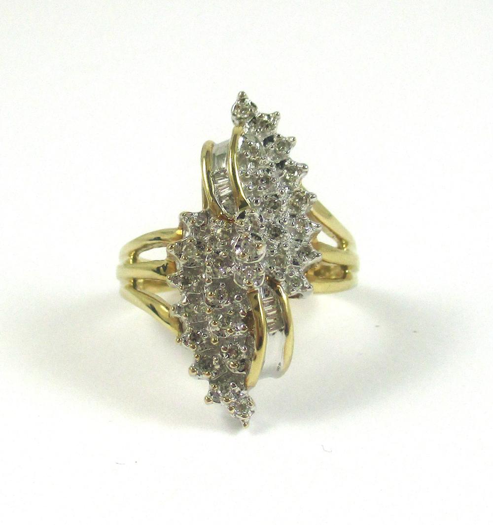 TWO-TONE GOLD DIAMOND CLUSTER RING.