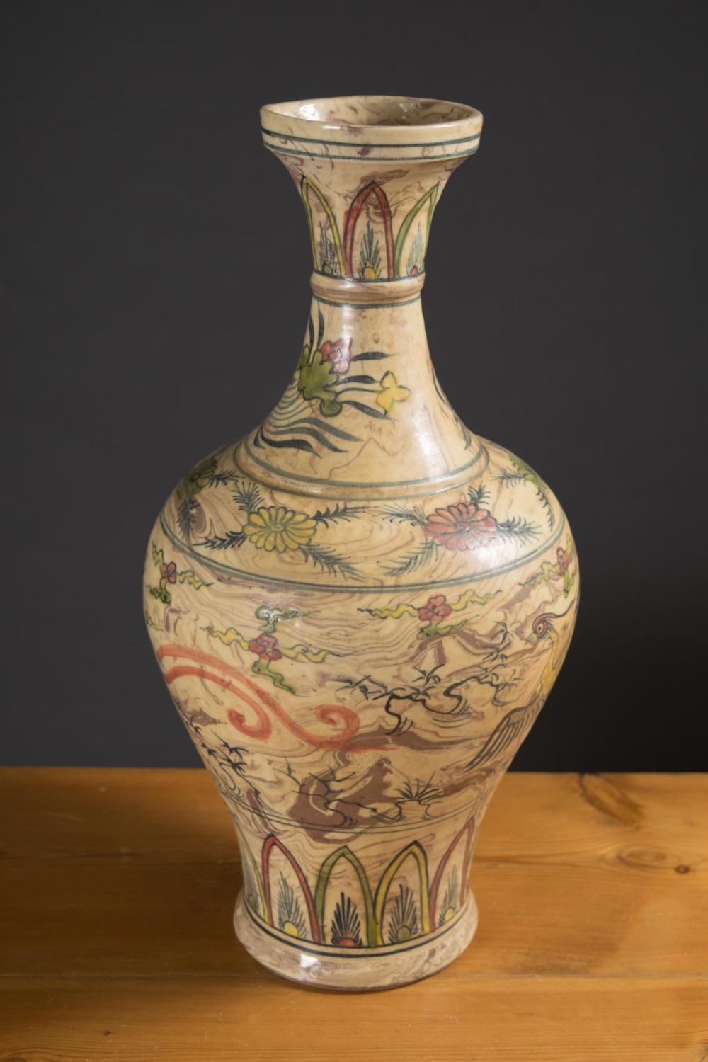 CHINESE DOUCAI PORCELAIN VASE  33ec9b