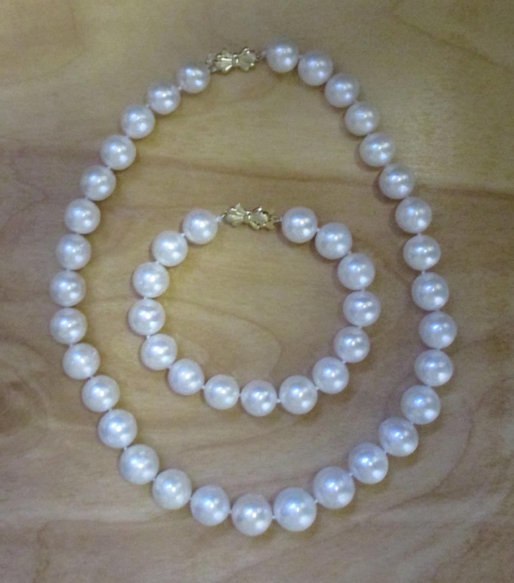PEARL AND FOURTEEN KARAT GOLD NECKLACE 33ee0f