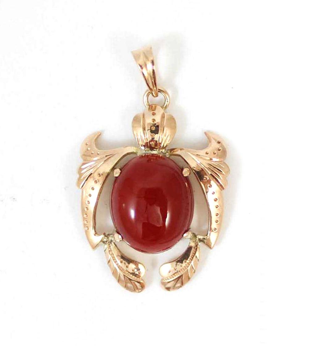 CORAL AND EIGHTEEN KARAT GOLD PENDANT,