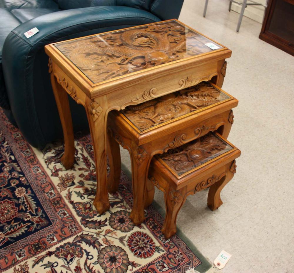 A SET OF THREE NESTING TABLES  33ee54